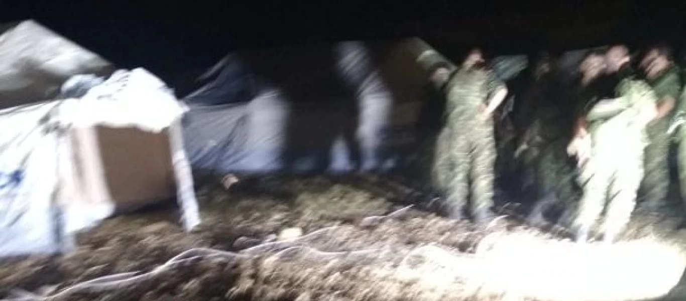 Εν μέσω επιφυλακής ο στρατός στήνει σκηνές για τους αλλοδαπούς μέσα στην νύχτα στον Καρά Τεπέ! (βίντεο)